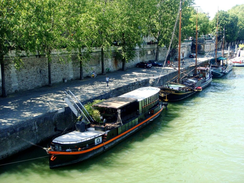 Hausboote auf der Seine