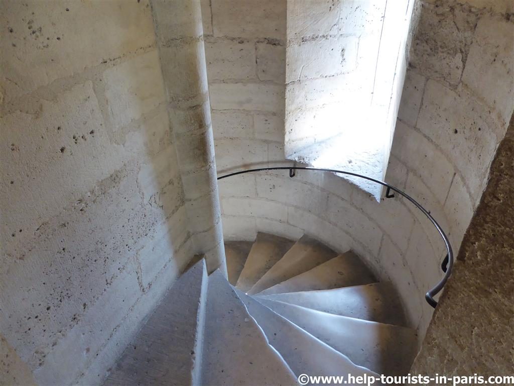 Treppen in den Türmen von Notre-Dame