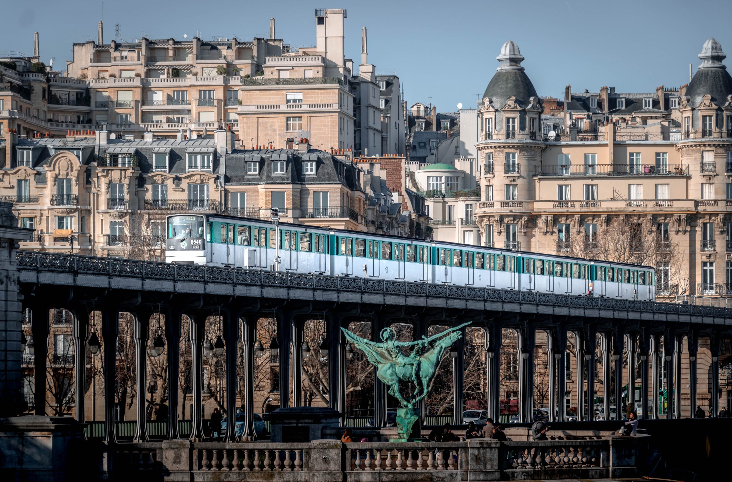 Metro oberirdisch Paris