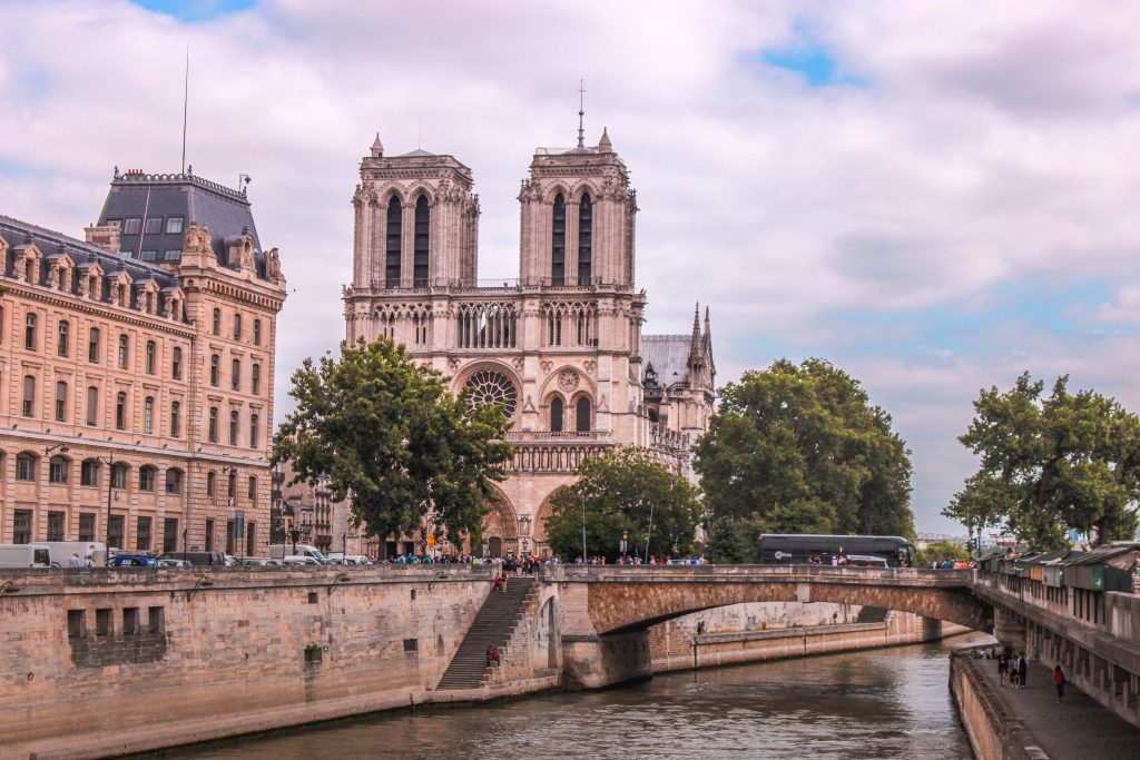 Notre Dame Paris mit Seine