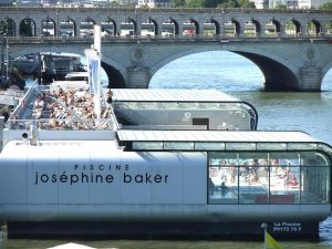 Josephine Baker Bad in Paris