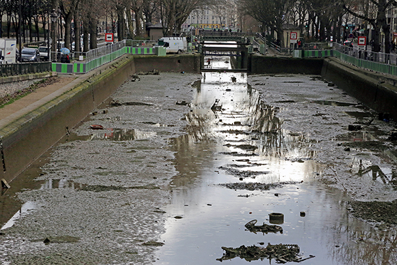 Leerer Canal Saint-Martin in Paris