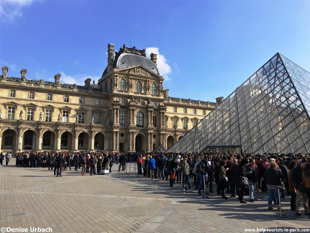 Wartezeiten am Louvre Paris