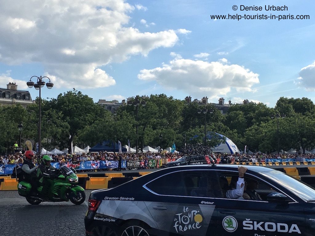 Begleitfahrzeug Tour de France Paris