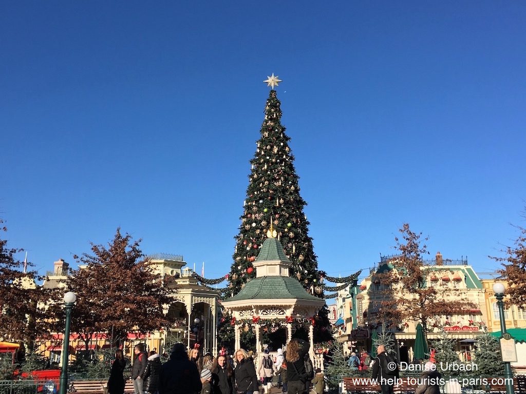 weihnachtsbaum-disneyland-paris