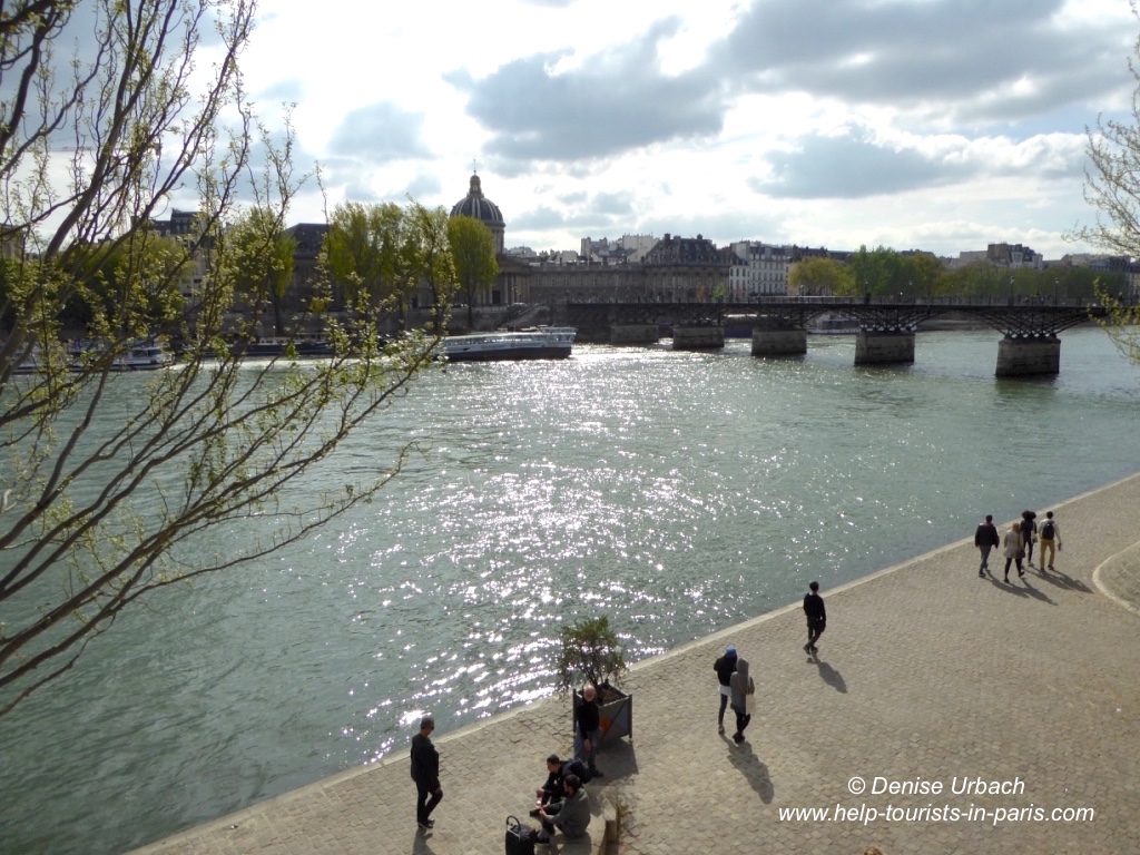 Spaziergang an der Seine in Paris