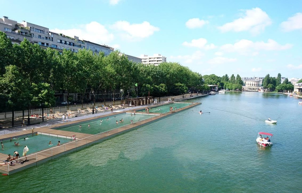 Baden im Bassin de la Villette in Paris