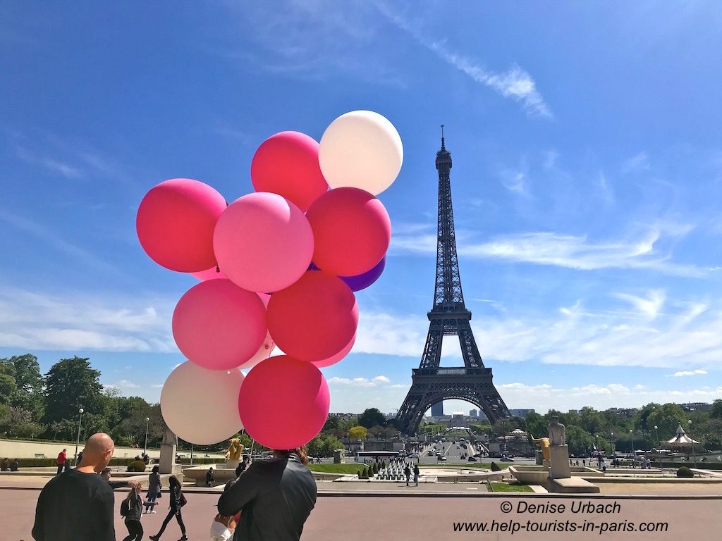 Eiffelturm mit Luftballons