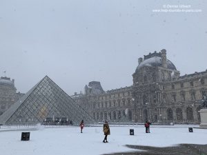 Louvre Museum im Schnee