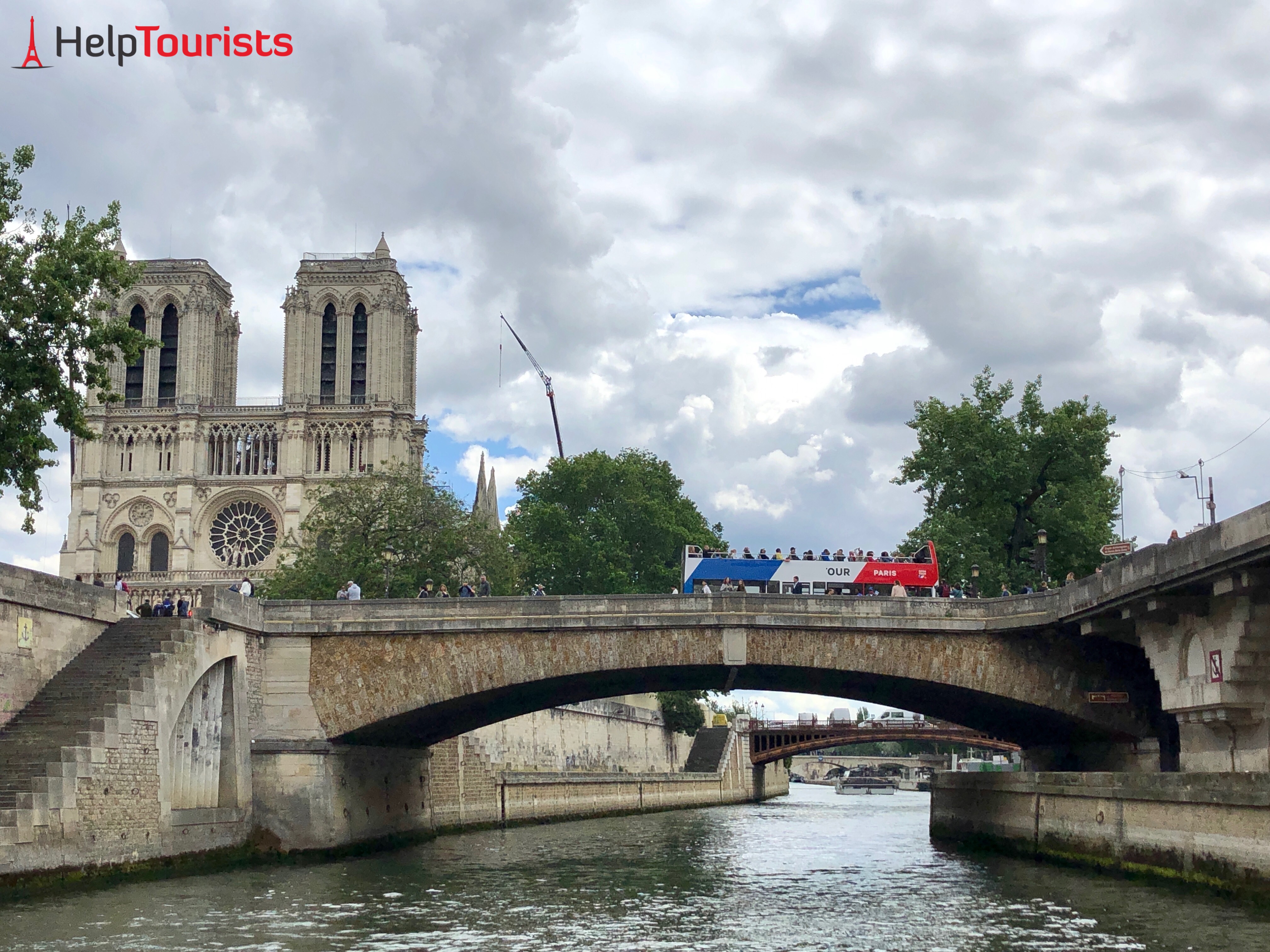 Notre Dame Hop on hop off Paris