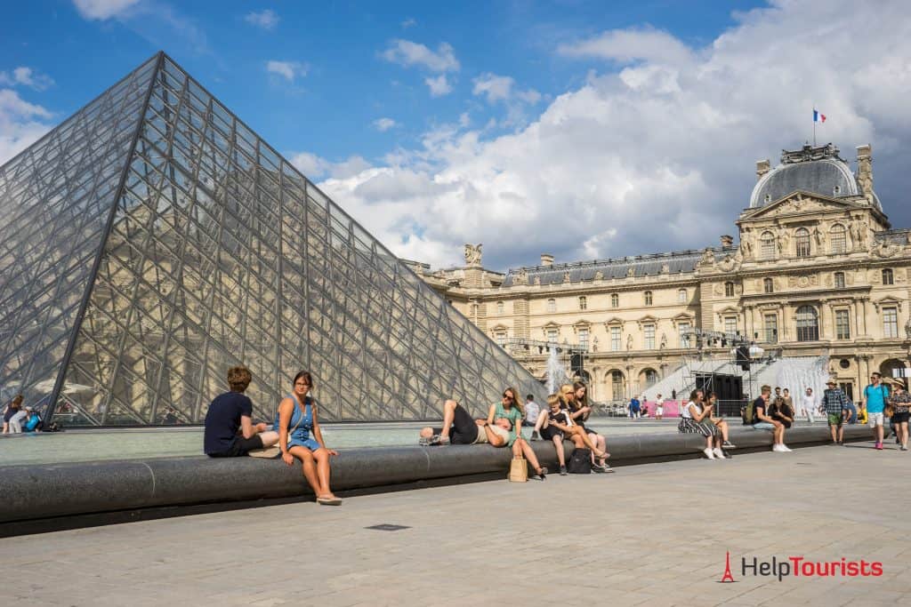 PARIS_Louvre_Brunnen_l