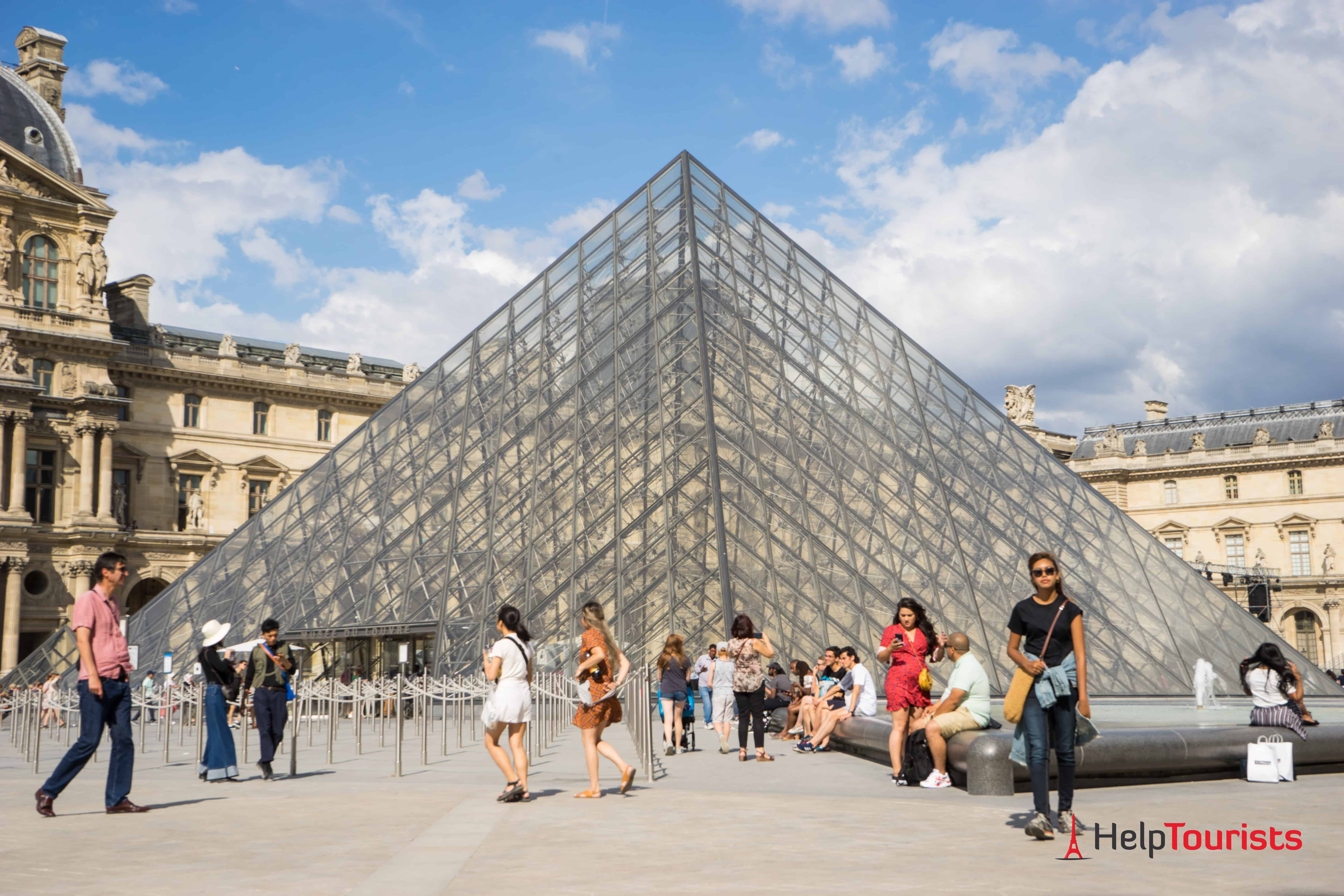 PARIS_Louvre_Glasdreieck_nah_l