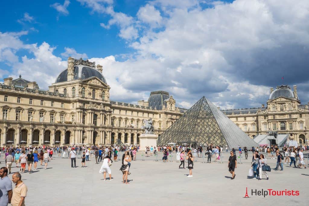 PARIS_Louvre_Platz_gesamt_02_l