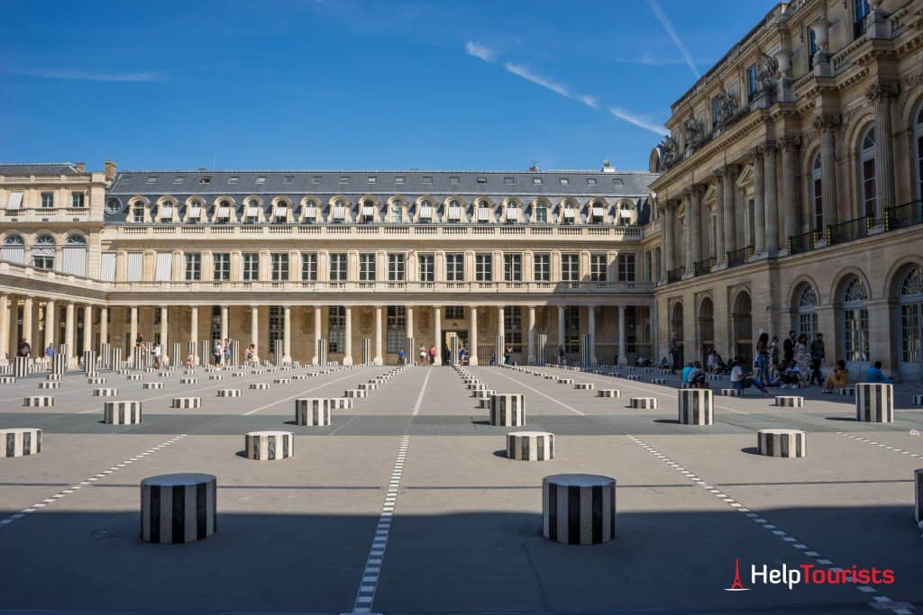 PARIS_Palais-Royal_Colonnes-de-Buren_02_l