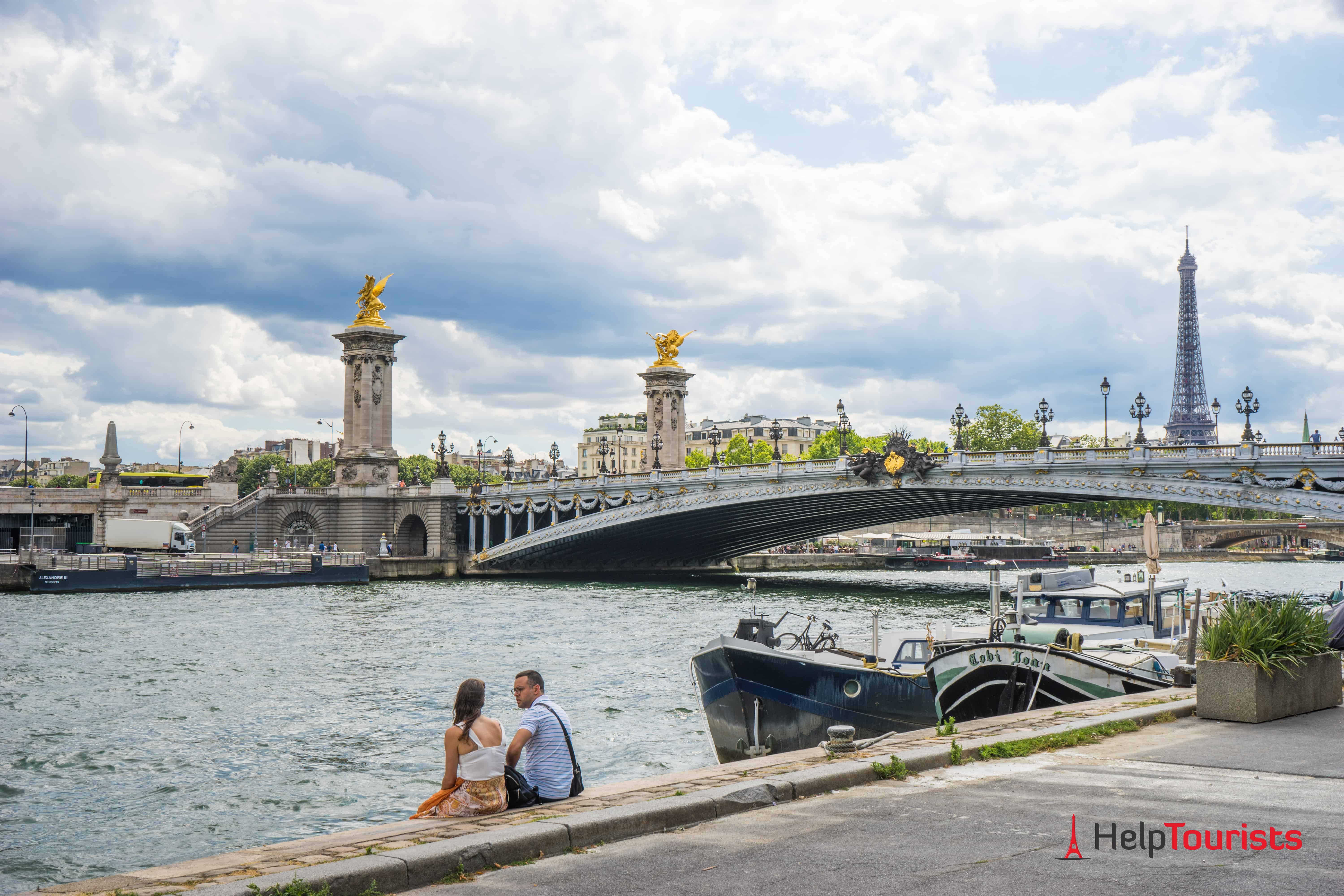 PARIS_Pont-Alexandre-lll_Paar_Seine-Ufer_l