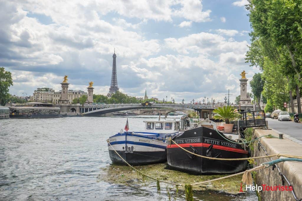 PARIS_Pont-Alexandre-lll_Seine-Ufer_Boote_l