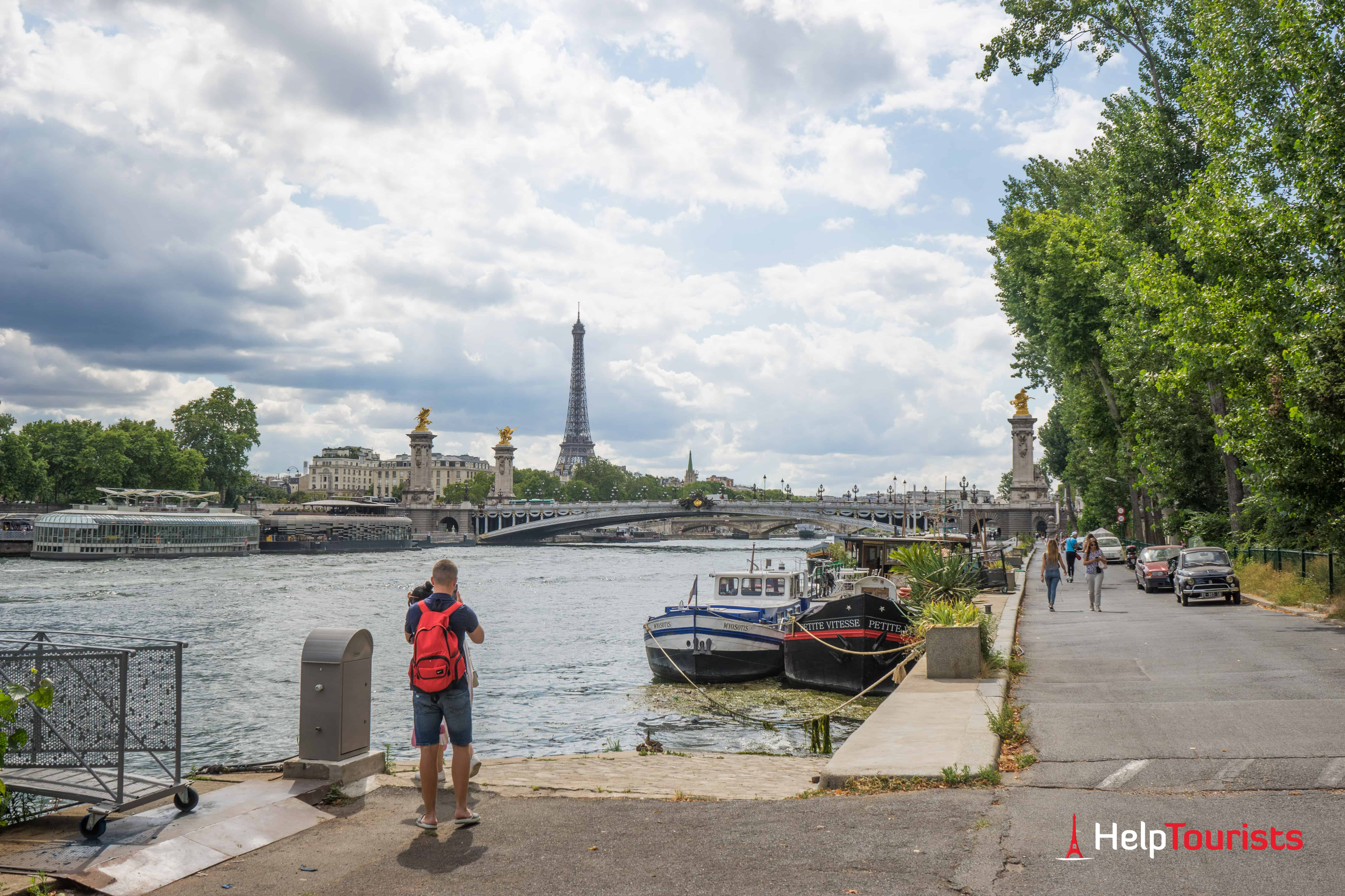 PARIS_Pont-Alexandre-lll_Seine-Ufer_Paar_Aussicht_l
