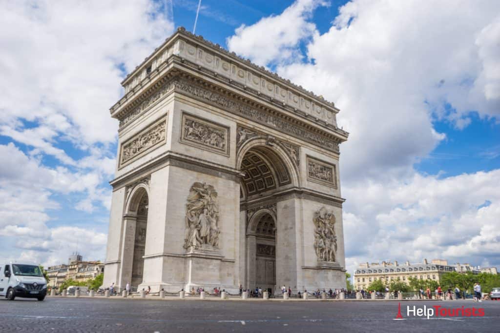 Paris Sehenswürdigkeiten: Triumpfbogen auf der Champs-Elysées