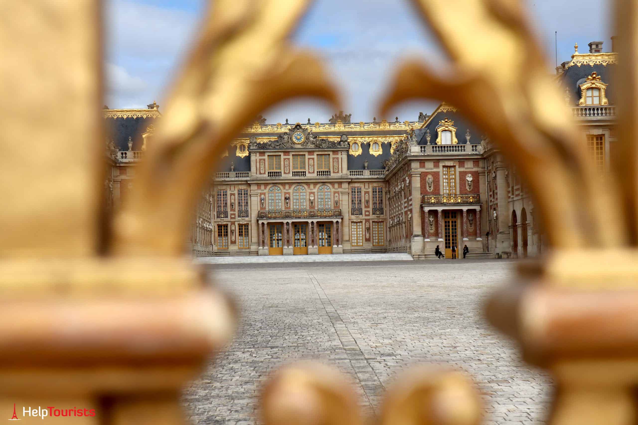 Paris Versailles goldenes Tor Schloss nah