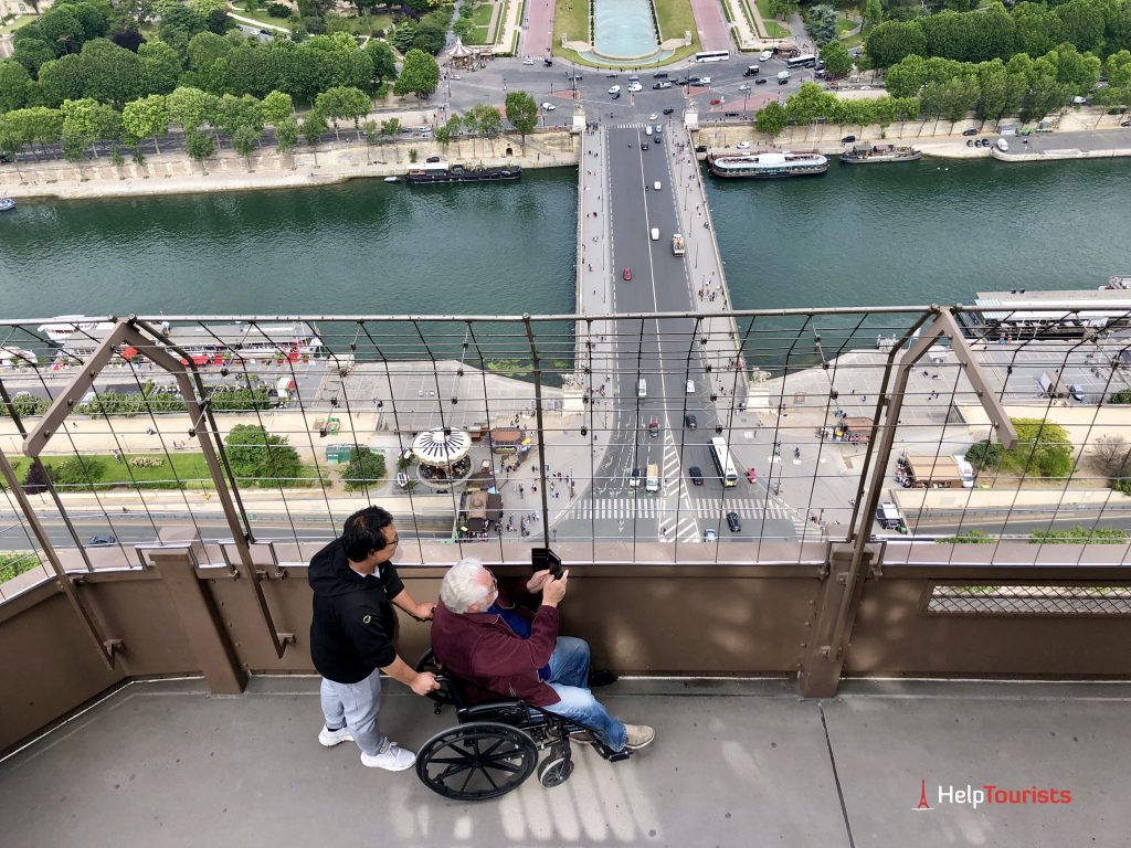 Eiffelturm für Rollstuhlfahrer