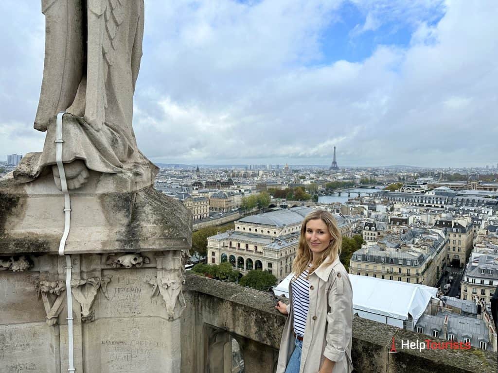 Denise mit Eiffelturm vom Tour Saint Jacques